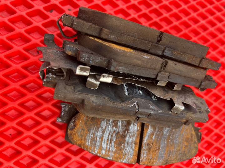 Тормозные колодки переднее Toyota Spade NSP141