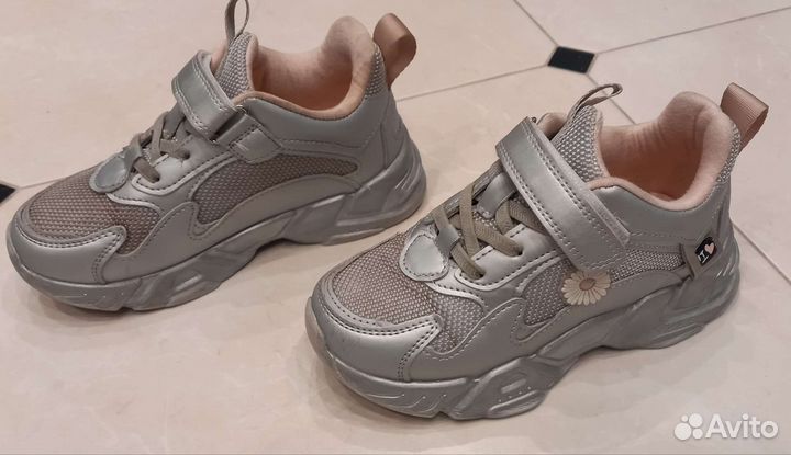 Кроссовки Kari