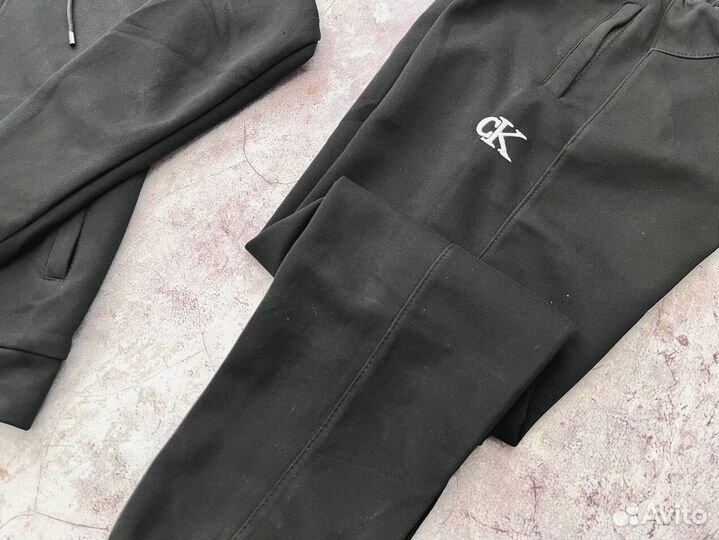 Спортивные костюмы Calvin Klein