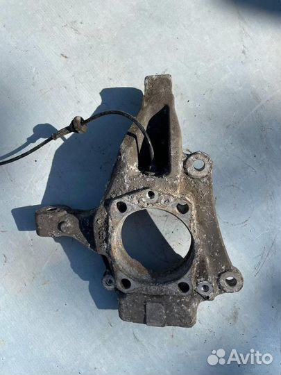 Кулак поворотный передний правый 9461944