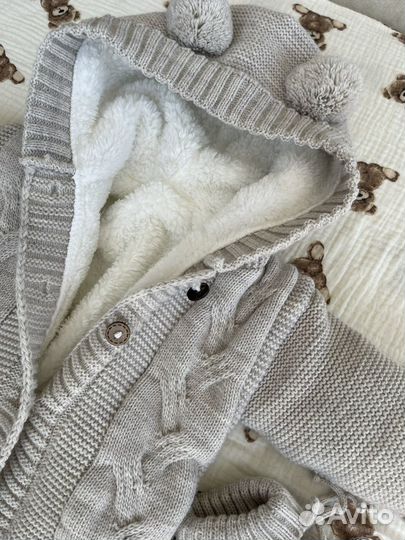 Вязаный комбинезон для новорожденного