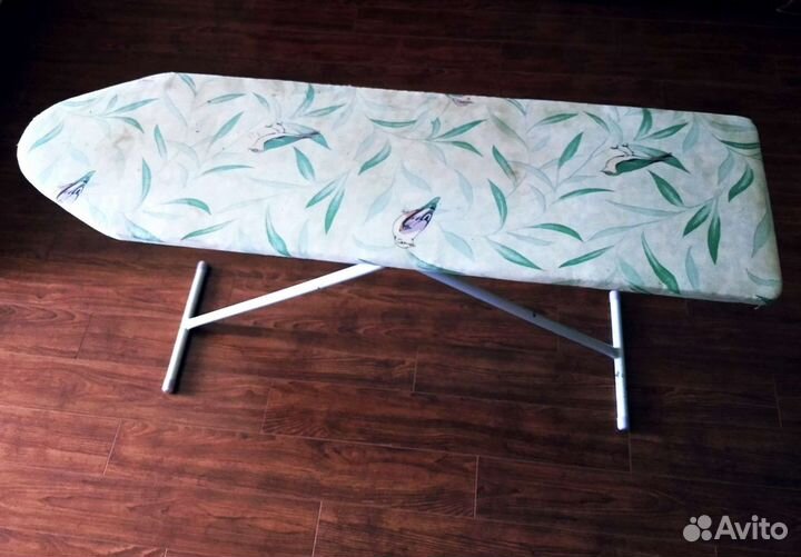 Гладильная доска в хорошем состоянии устойчивая