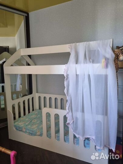 Кровать домик