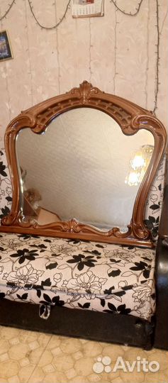 Зеркало в раме Роза (орех)