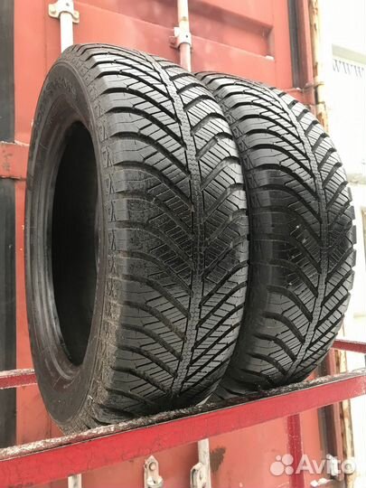 Goodyear Vector 4Seasons 215/60 R17