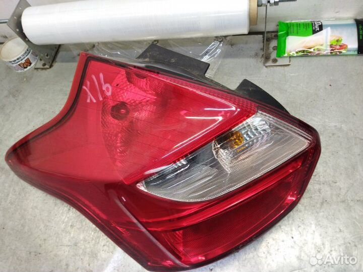 Фонарь задний левый Ford Focus 3 хэтчбек 2.0L I4