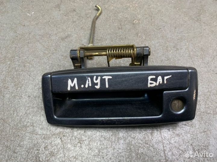 Ручка двери багажника Mitsubishi Outlander 1