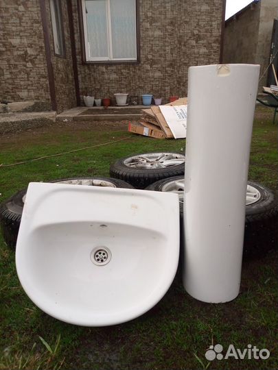 Раковина с подставкой.раковина керамическая