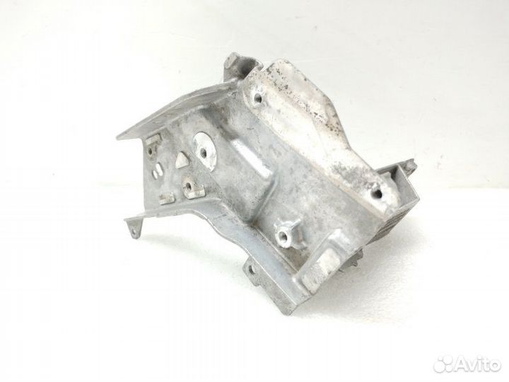 Кронштейн передней панели передний левый