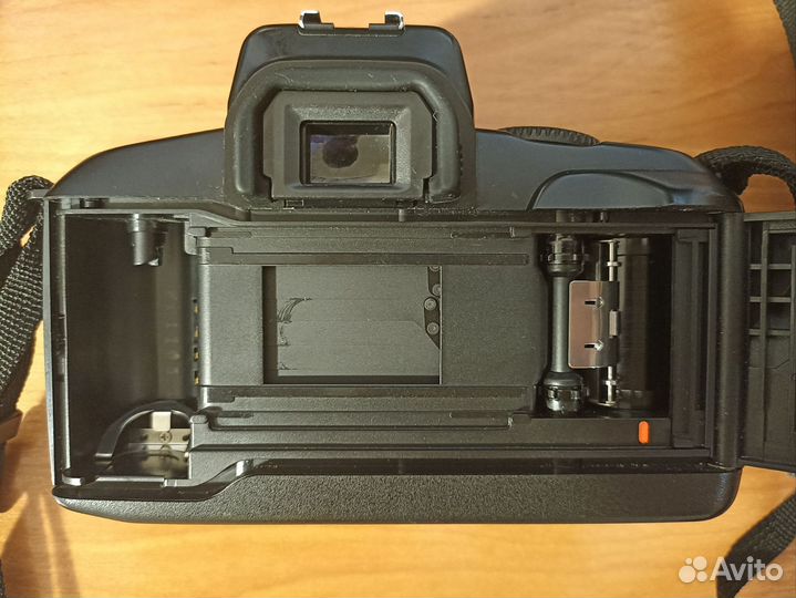 Плёночный фотоаппарат Canon 750