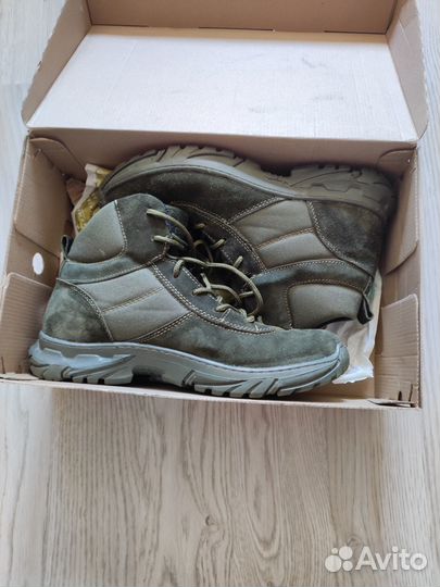Трекинговые ботинки
