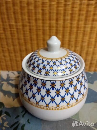 Кружки, солонка, сахарница