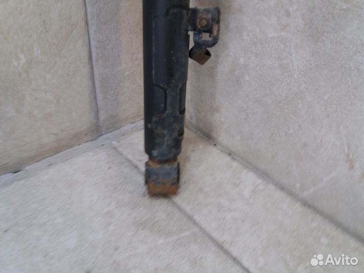 Амортизатор передний левый Toyota Mark X DBA-GRX12