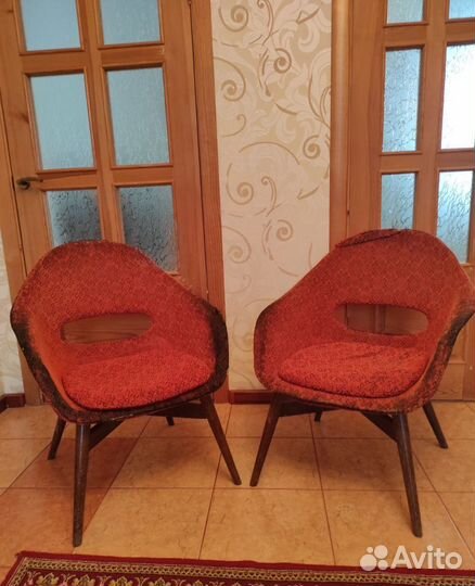 2 Кресла ракушка винтаж Чехосл.у одного три ножки