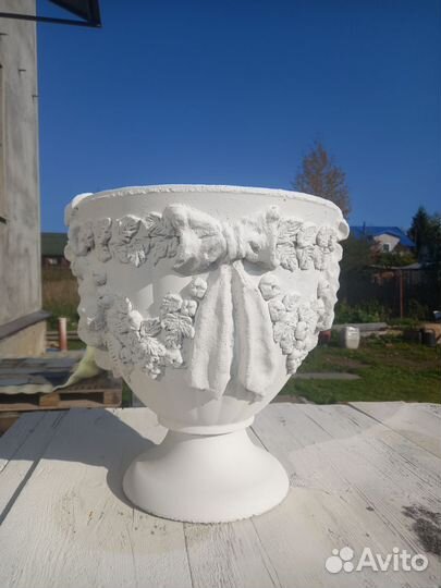 Вазон уличный, садовый из бетона