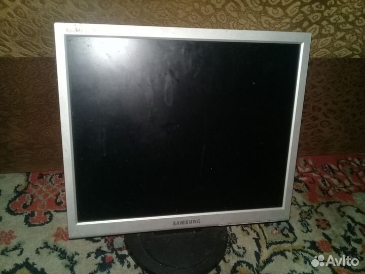 Монитор Samsung SyncMaster 720N