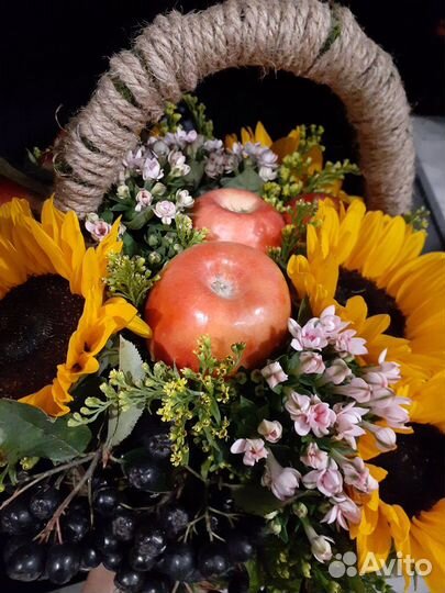 Вкусные букеты и цветочные композиции