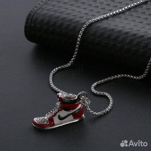 Подвеска на шею кроссовок