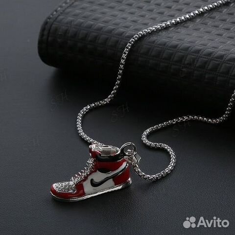 Подвеска на шею кроссовок