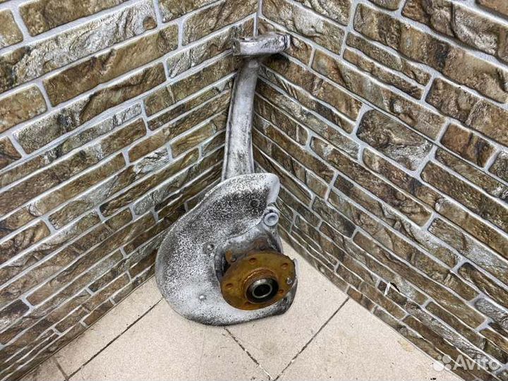 Цапфа/кулак поворотный передний левый Audi A6/RS6