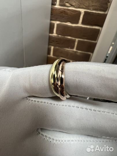 Золотое кольцо Cartier trinity