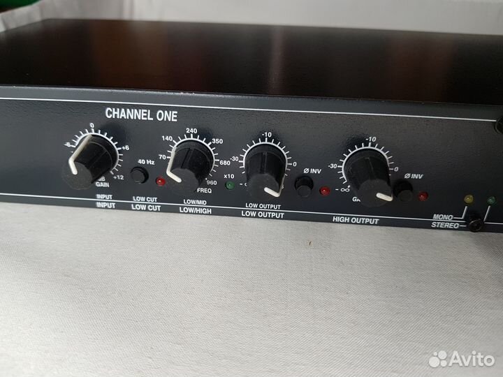 Кроссовер Dbx 223