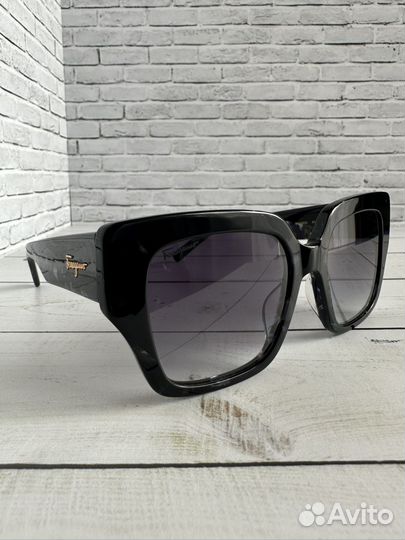 Очки Salvatore Ferragamo SF1060