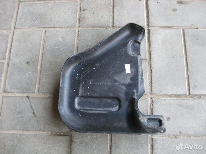 Защита топливного бака правая Volkswagen Touareg