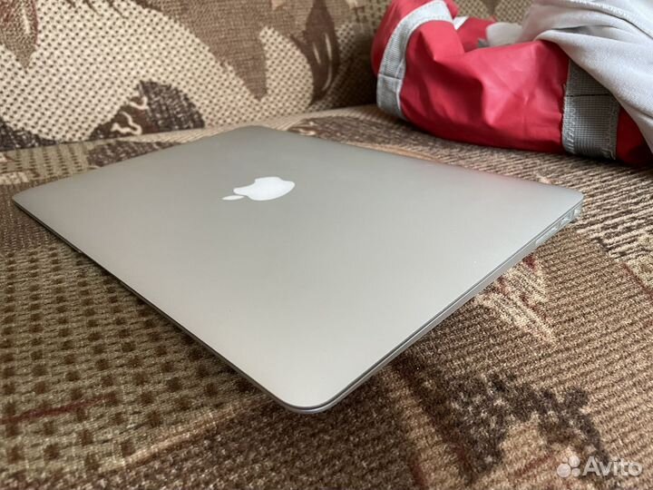 Apple MacBook Air 13-inch, Early 2014