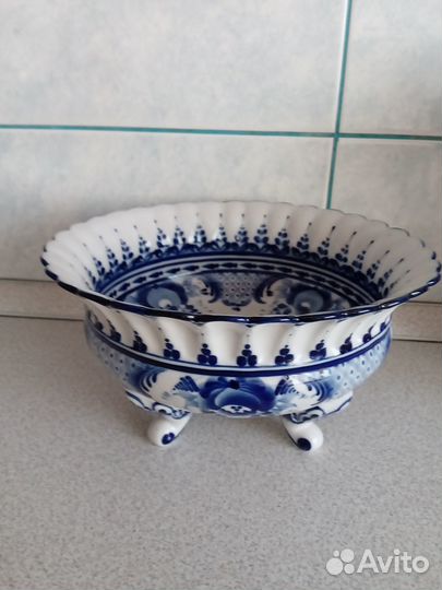 Ваза для фруктов на 4-ножках гжель