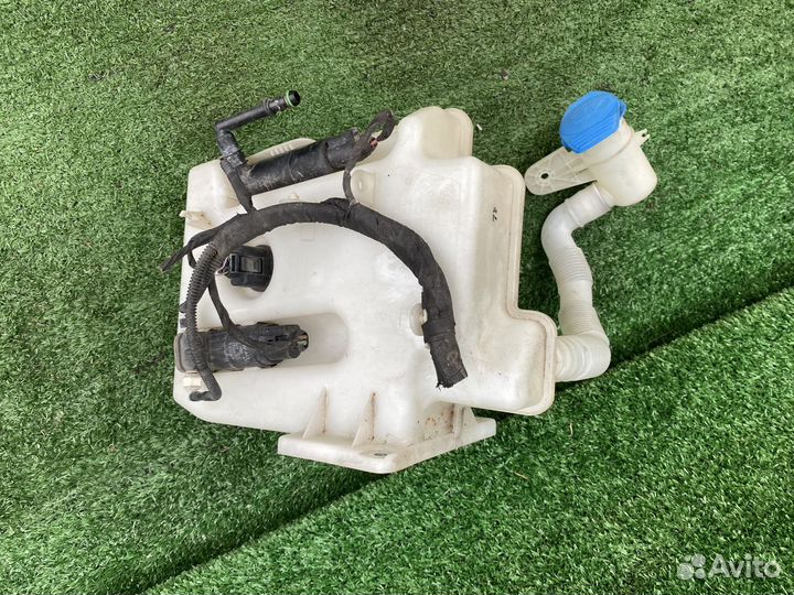 Бачок стеклоомывателя Audi A3 8P Бачок в сборе с н