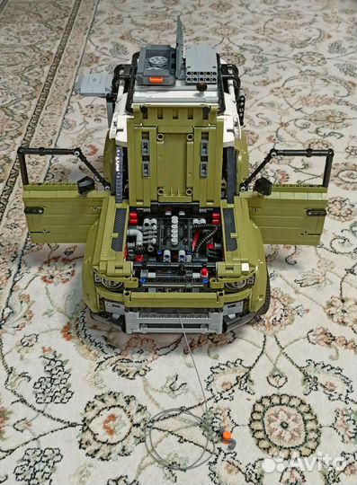 Lego Technic 42110Land Rover Defender (Оригинал)