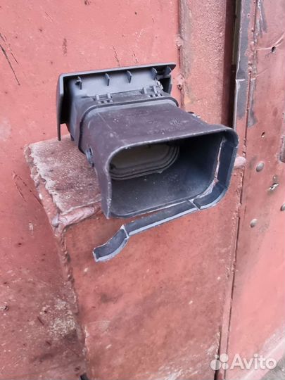 Дефлектор воздушный правый Вольво S40