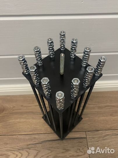 Клетка для бутылки с гайками