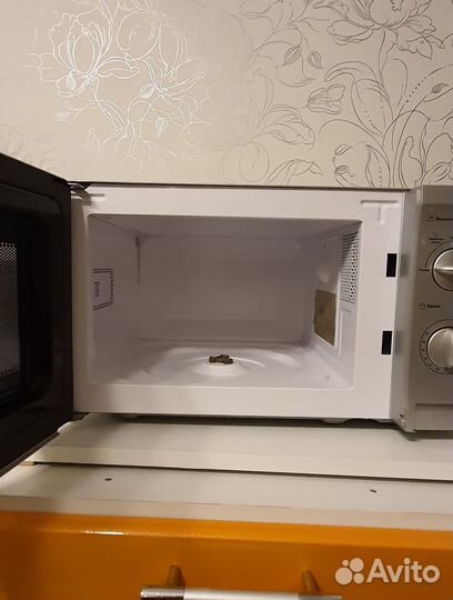 Микроволновая печь Midea MM720CPI-S