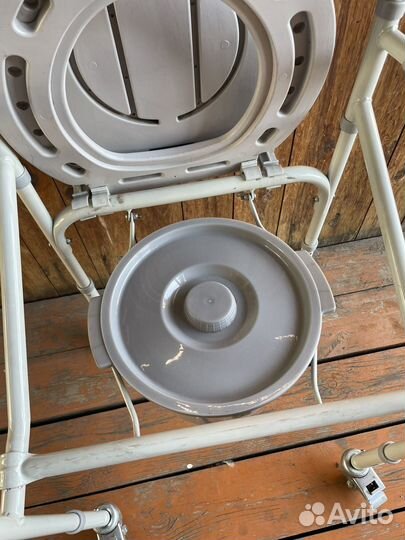 Кресло туалет на колесиках