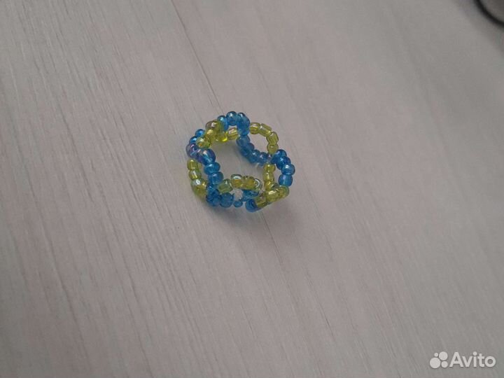 Колечко из бисера двухцветное