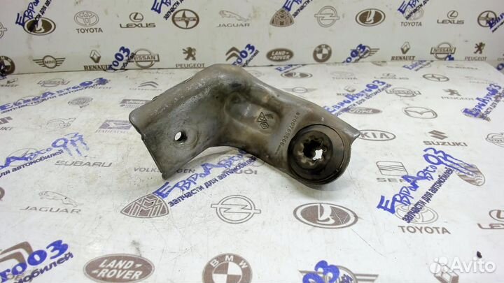 Кронштейн радиатора левый верхний Renault Sandero