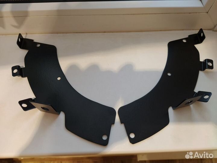 Туарег. Кронштейны для передних брызговиков