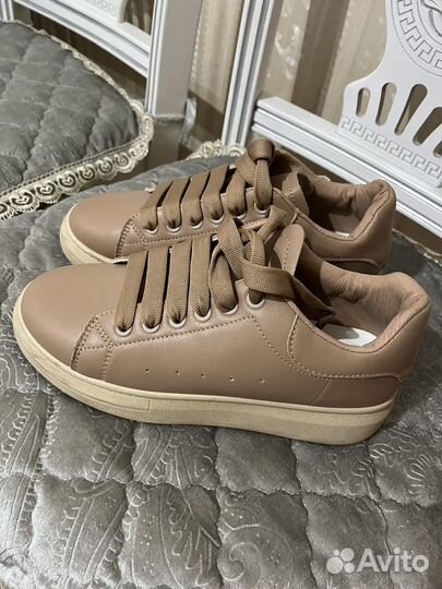 Кроссовки женские