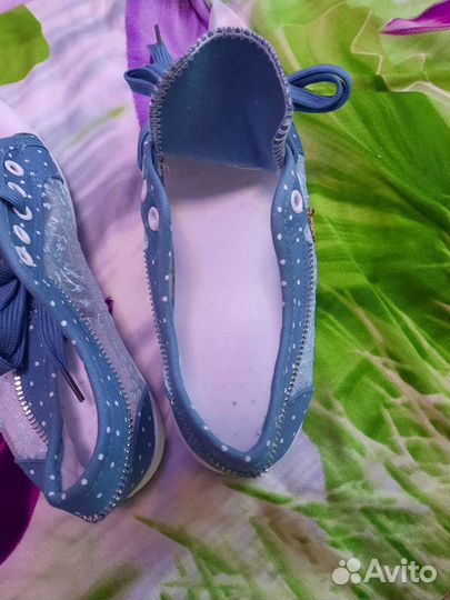 Кроссовки женские