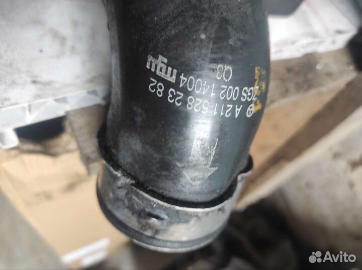 Патрубок интеркулера Mercedes-Benz W211 2,2CDI