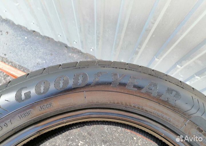 Goodyear EfficientGrip Performance 215/55 R17 94V