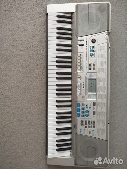 Продам синтезатор