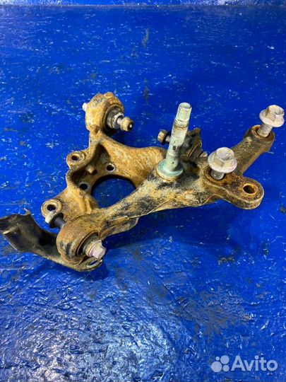 Кулак задний правый Toyota Camry V70 XV70 2arfe