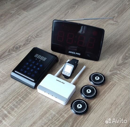 Кнопка вызова официанта, часы, табло, пуль, репите