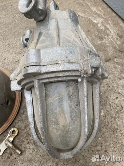 Фонарь корабельный