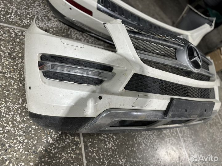 Передний оригинал бампер на Mercedes-Benz GL(166)