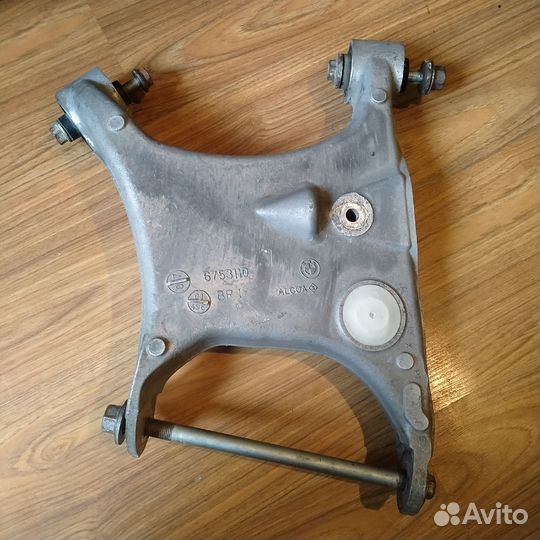 Качающийся рычаг правый задний Bmw E65 2002