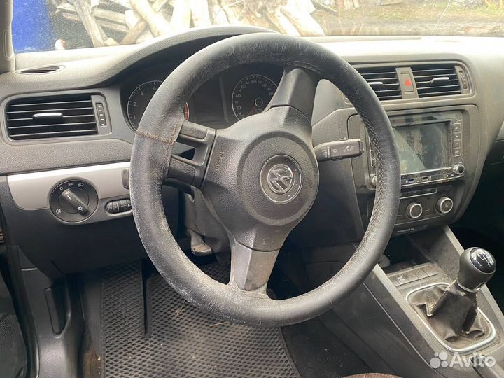 Volkswagen Jetta 1.4 МТ, 2012, битый, 350 000 км